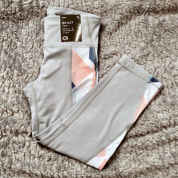 ✨ MAKE AN OFFER • GapFit Yoga Capri Pants - Picture 1 of 3